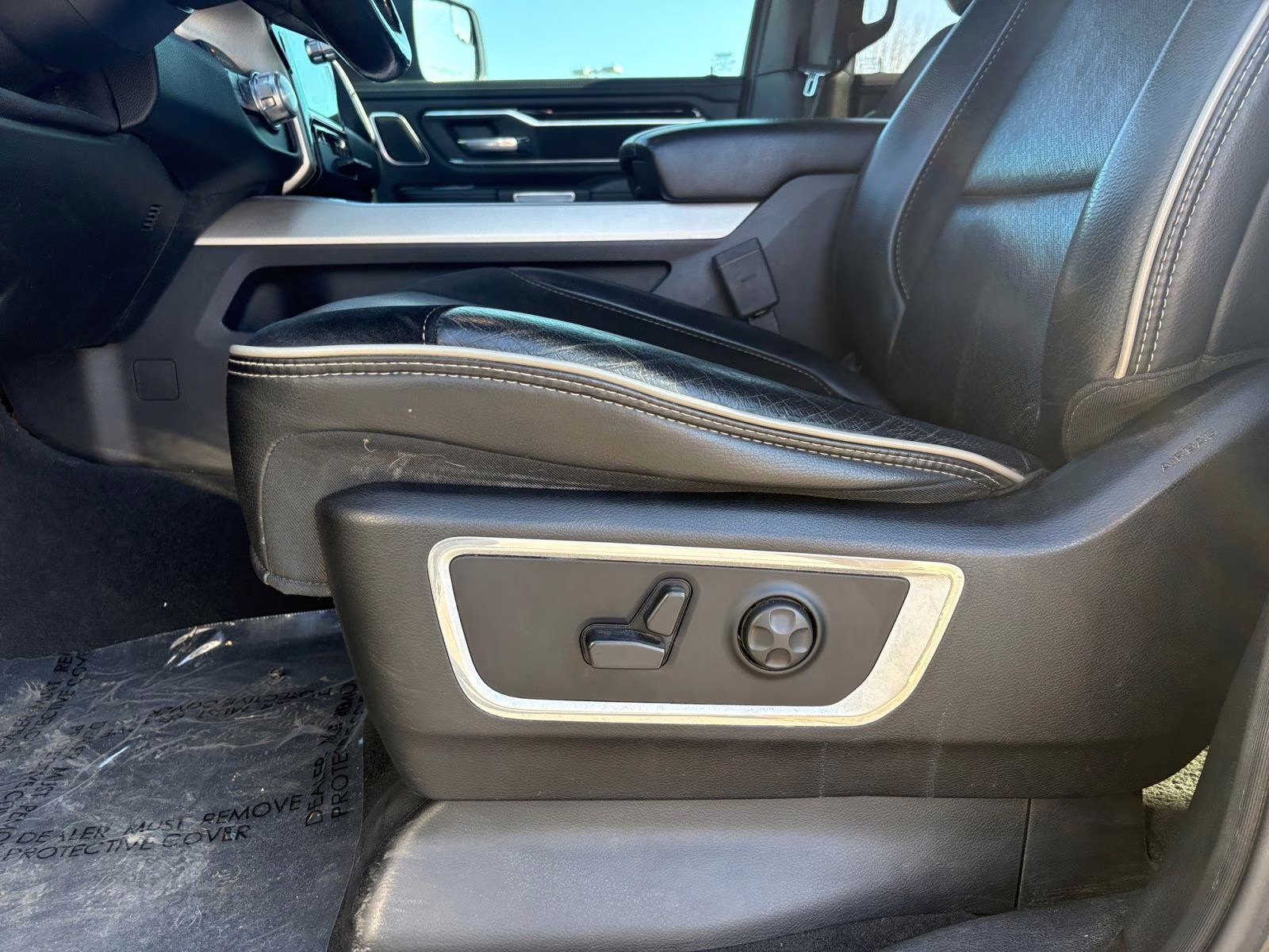 2019 Diamond Black Crystal Pearlcoat Ram 1500 Laramie 4X4 Truck