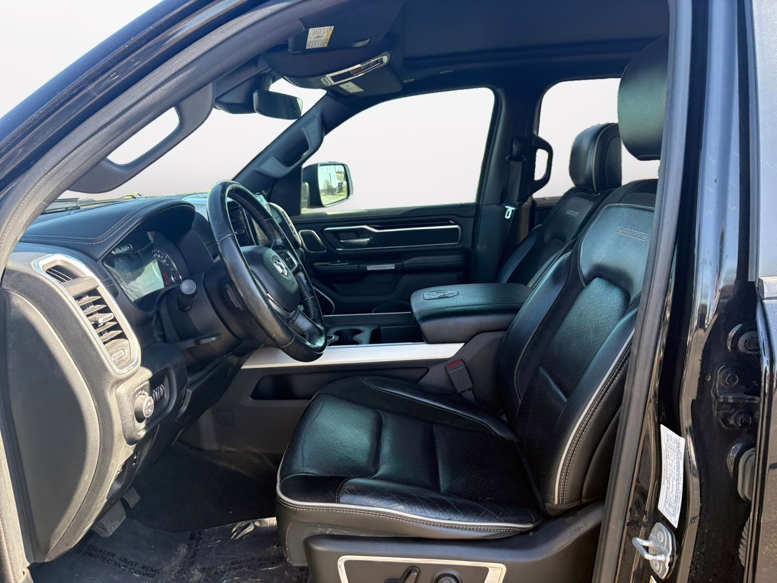 2019 Diamond Black Crystal Pearlcoat Ram 1500 Laramie 4X4 Truck