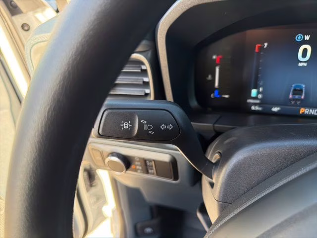 2026 Oxford White Ford Maverick XL FWD Truck