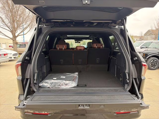 2026 Infinite Black Metallic Clearcoat Lincoln Navigator L Reserve 4X4 SUV