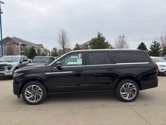 2026 Infinite Black Metallic Clearcoat Lincoln Navigator L Reserve 4X4 SUV