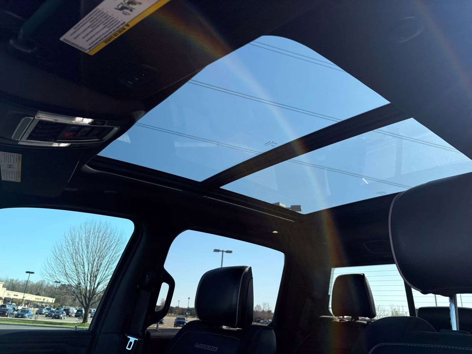 2019 Diamond Black Crystal Pearlcoat Ram 1500 Laramie 4X4 Truck