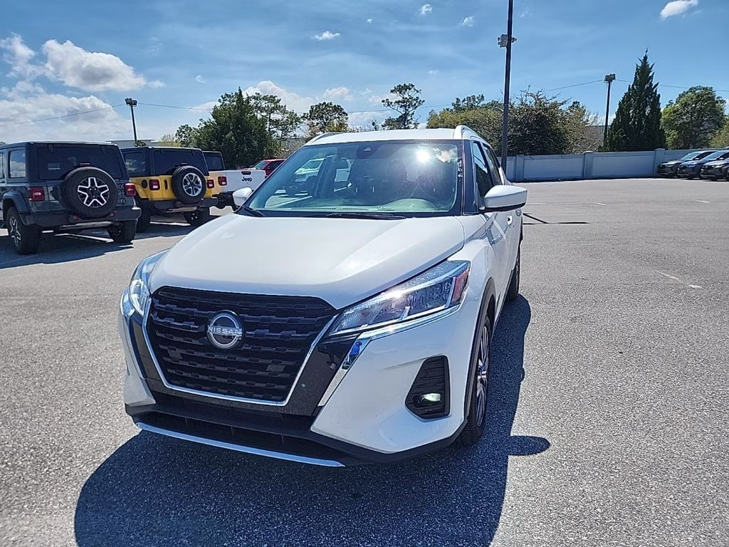 2024 Nissan Kicks SV's photo