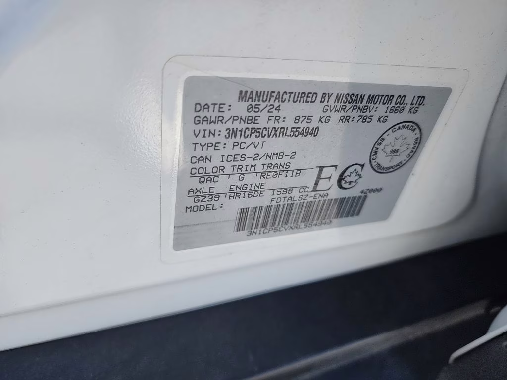 2024 Aspen White Tricoat/Super Black Nissan Kicks SV FWD SUV