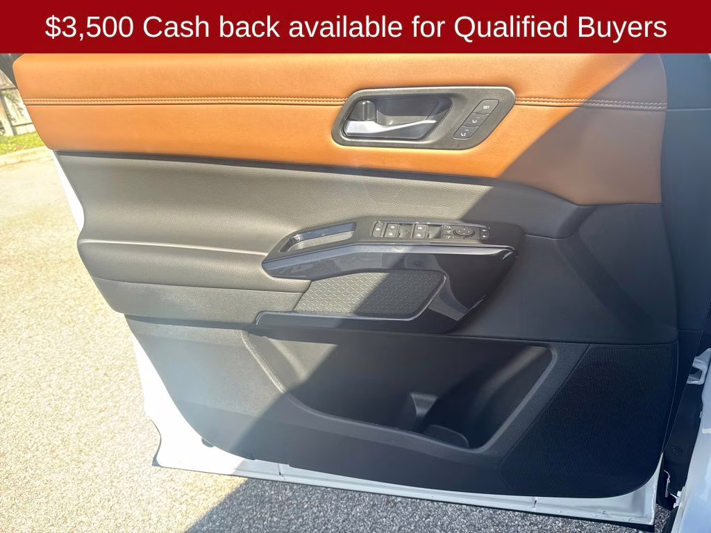 2026 Everest White Pearl Tricoat Nissan Pathfinder Platinum 4X4 SUV