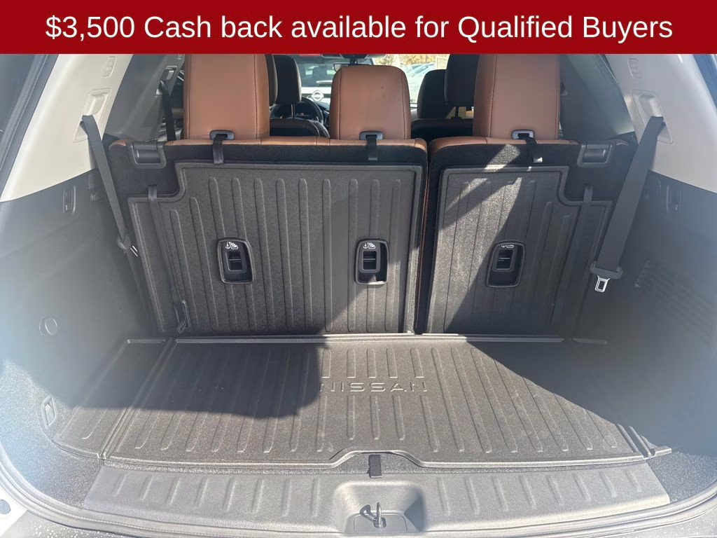 2026 Everest White Pearl Tricoat Nissan Pathfinder Platinum 4X4 SUV