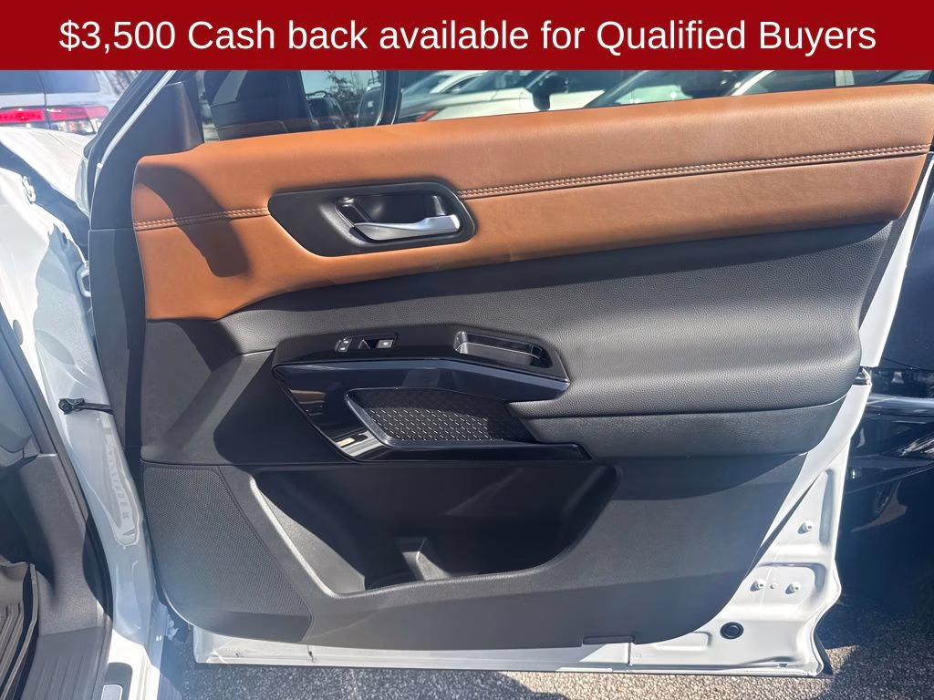 2026 Everest White Pearl Tricoat Nissan Pathfinder Platinum 4X4 SUV