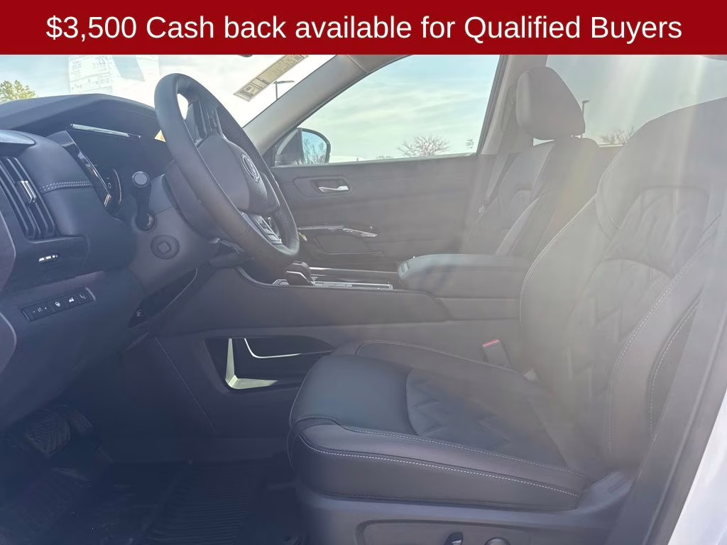 2026 Everest White Pearl Tricoat Nissan Pathfinder Platinum FWD SUV