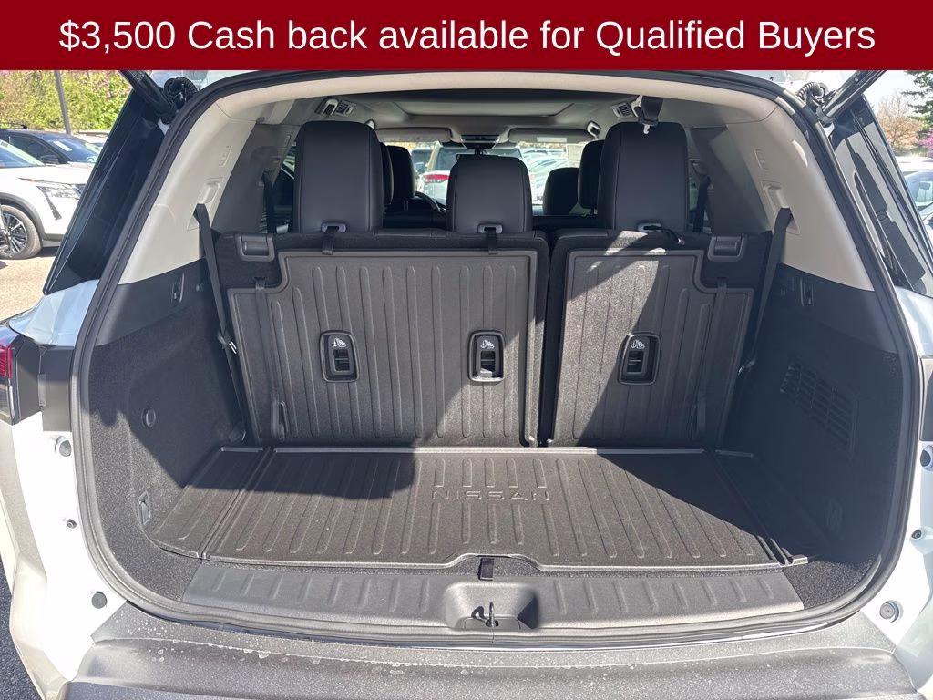 2026 Everest White Pearl Tricoat Nissan Pathfinder Platinum FWD SUV