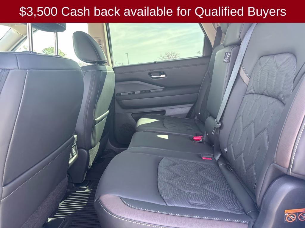2026 Everest White Pearl Tricoat Nissan Pathfinder Platinum FWD SUV