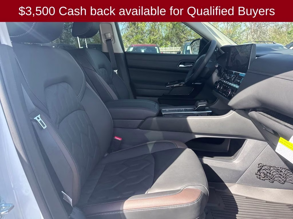 2026 Everest White Pearl Tricoat Nissan Pathfinder Platinum FWD SUV