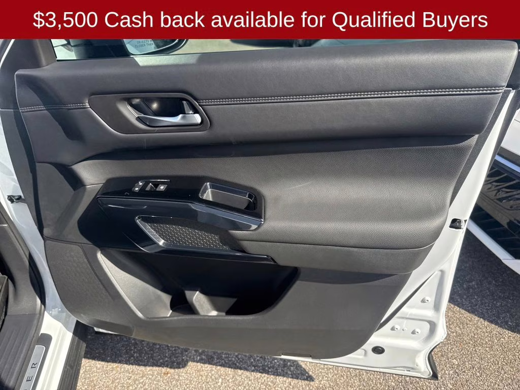 2026 Everest White Pearl Tricoat Nissan Pathfinder Platinum FWD SUV