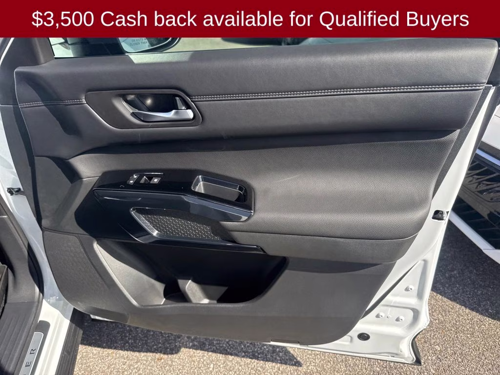 2026 Everest White Pearl Tricoat Nissan Pathfinder Platinum FWD SUV