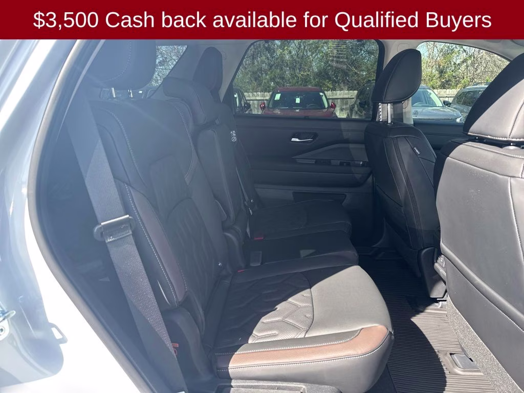 2026 Everest White Pearl Tricoat Nissan Pathfinder Platinum FWD SUV