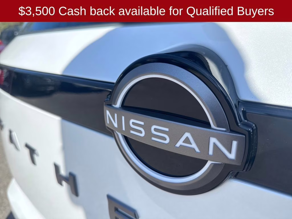 2026 Everest White Pearl Tricoat Nissan Pathfinder Platinum FWD SUV