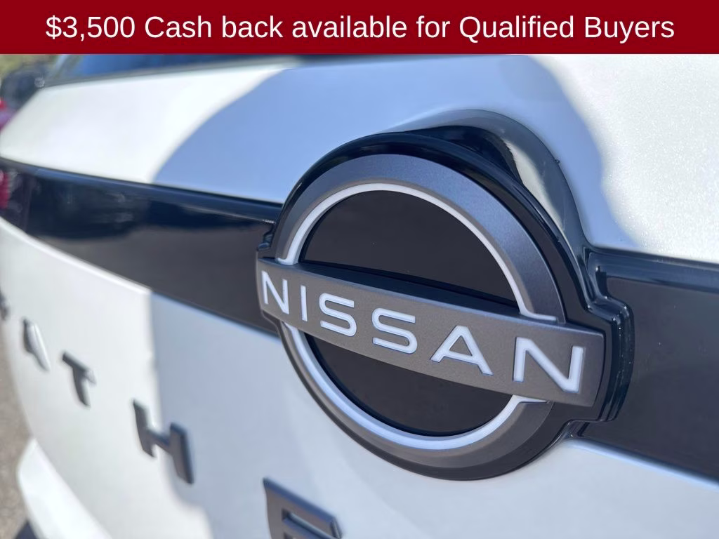 2026 Everest White Pearl Tricoat Nissan Pathfinder Platinum FWD SUV