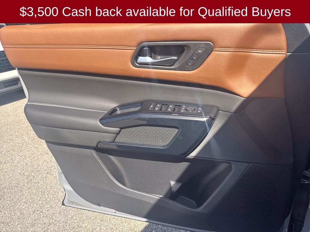 2026 Boulder Gray Pearl Nissan Pathfinder Platinum FWD SUV