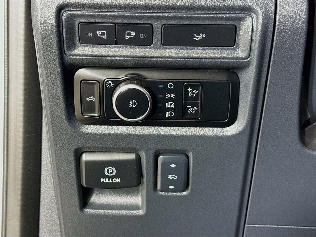 2024 Oxford White Ford F-150 Lariat 4X4 Truck