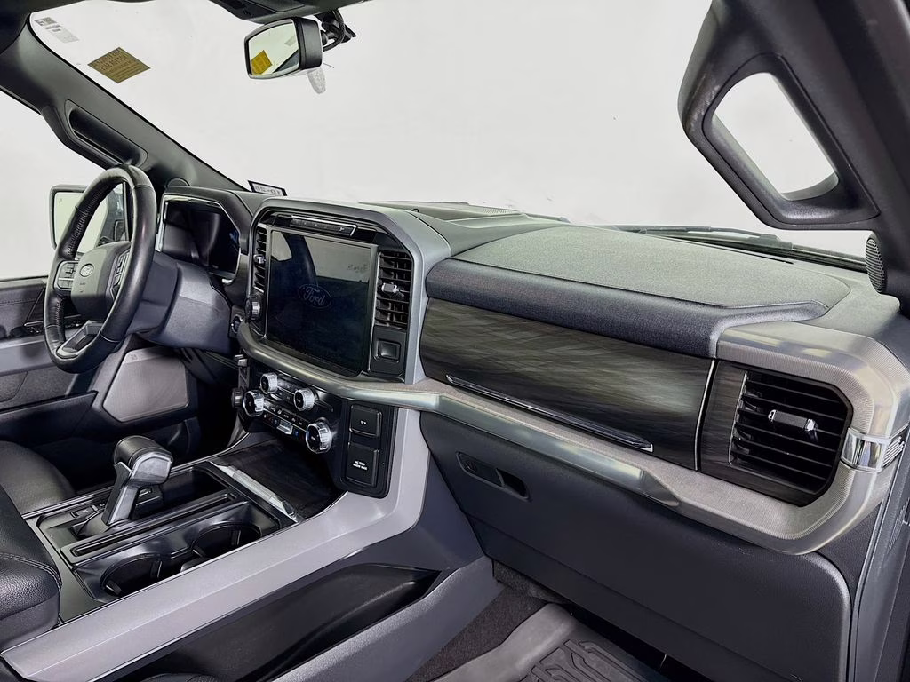 2024 Oxford White Ford F-150 Lariat 4X4 Truck