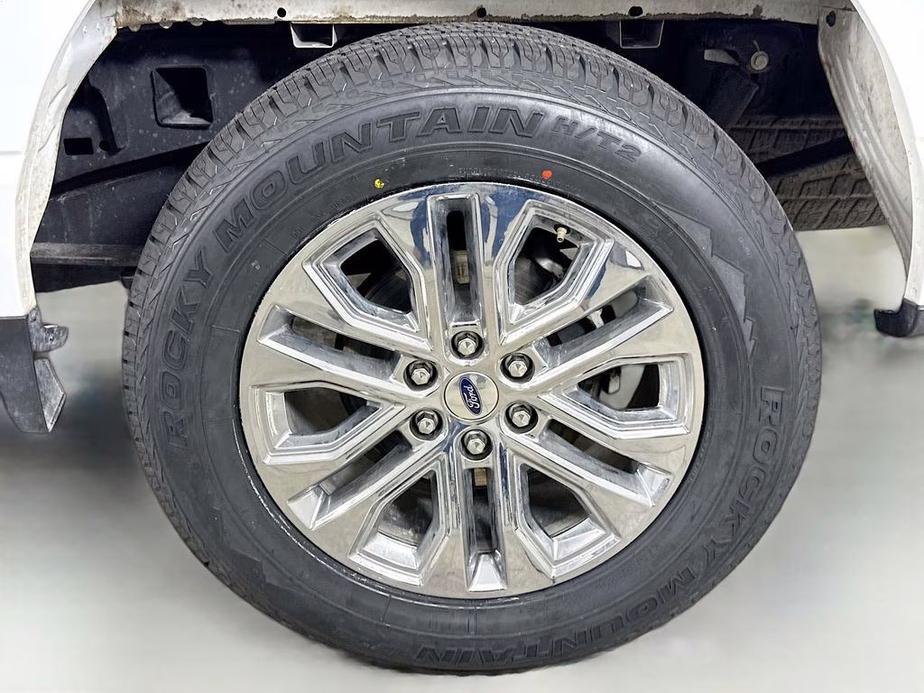 2024 Oxford White Ford F-150 Lariat 4X4 Truck