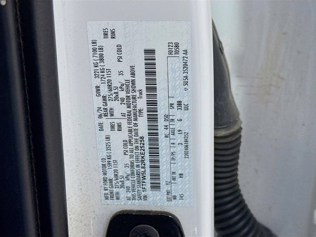 2024 Oxford White Ford F-150 Lariat 4X4 Truck