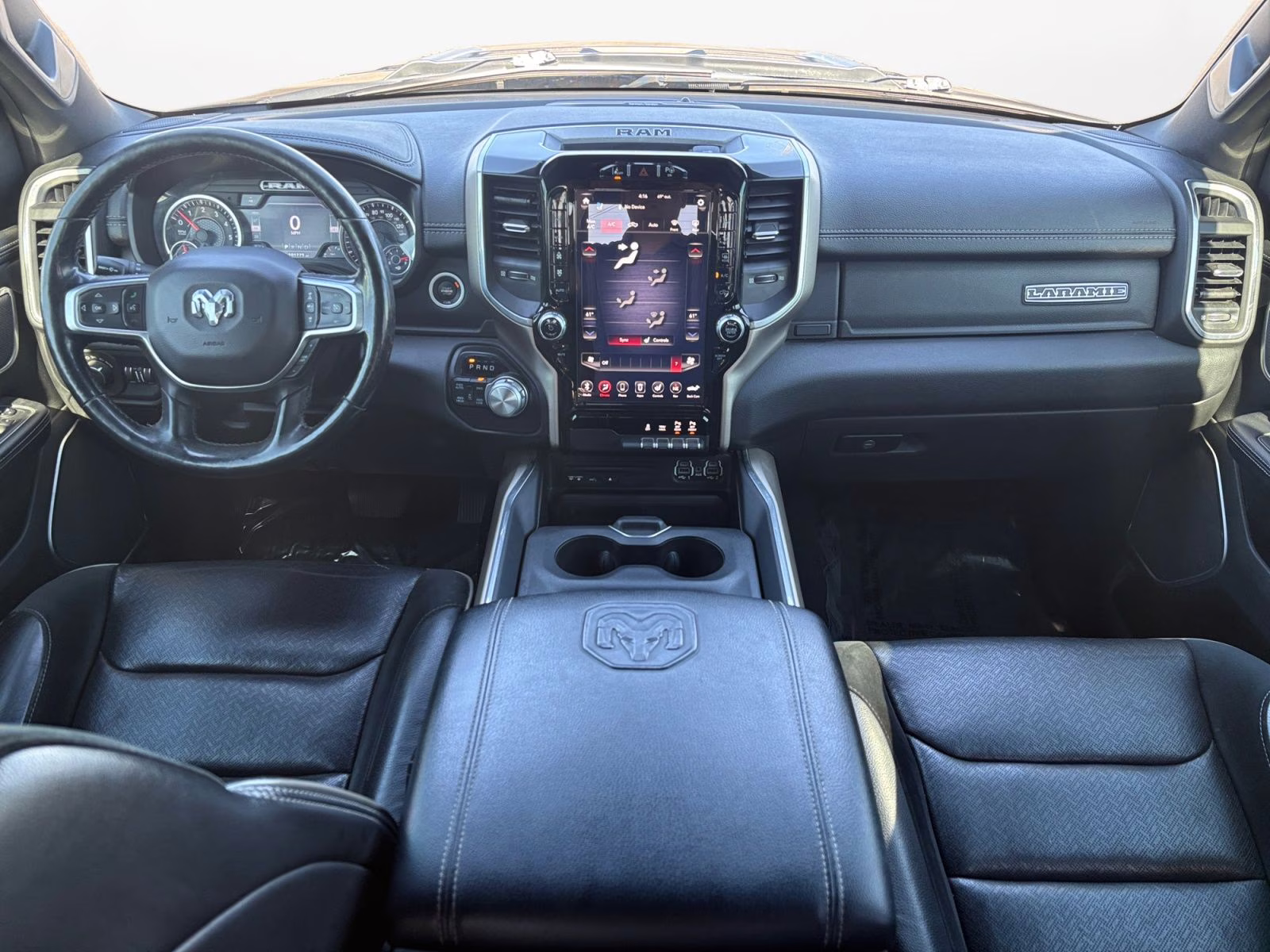 2019 Diamond Black Crystal Pearlcoat Ram 1500 Laramie 4X4 Truck