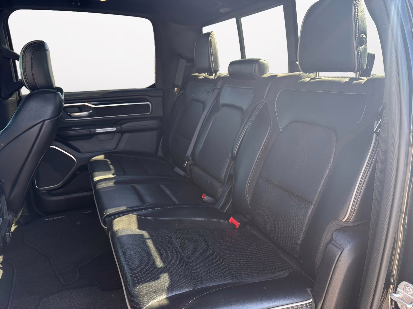 2019 Diamond Black Crystal Pearlcoat Ram 1500 Laramie 4X4 Truck