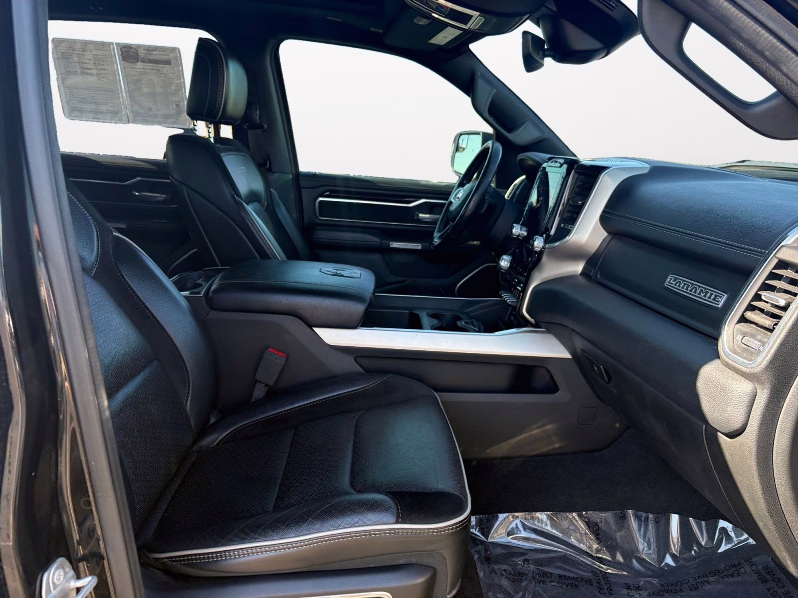 2019 Diamond Black Crystal Pearlcoat Ram 1500 Laramie 4X4 Truck