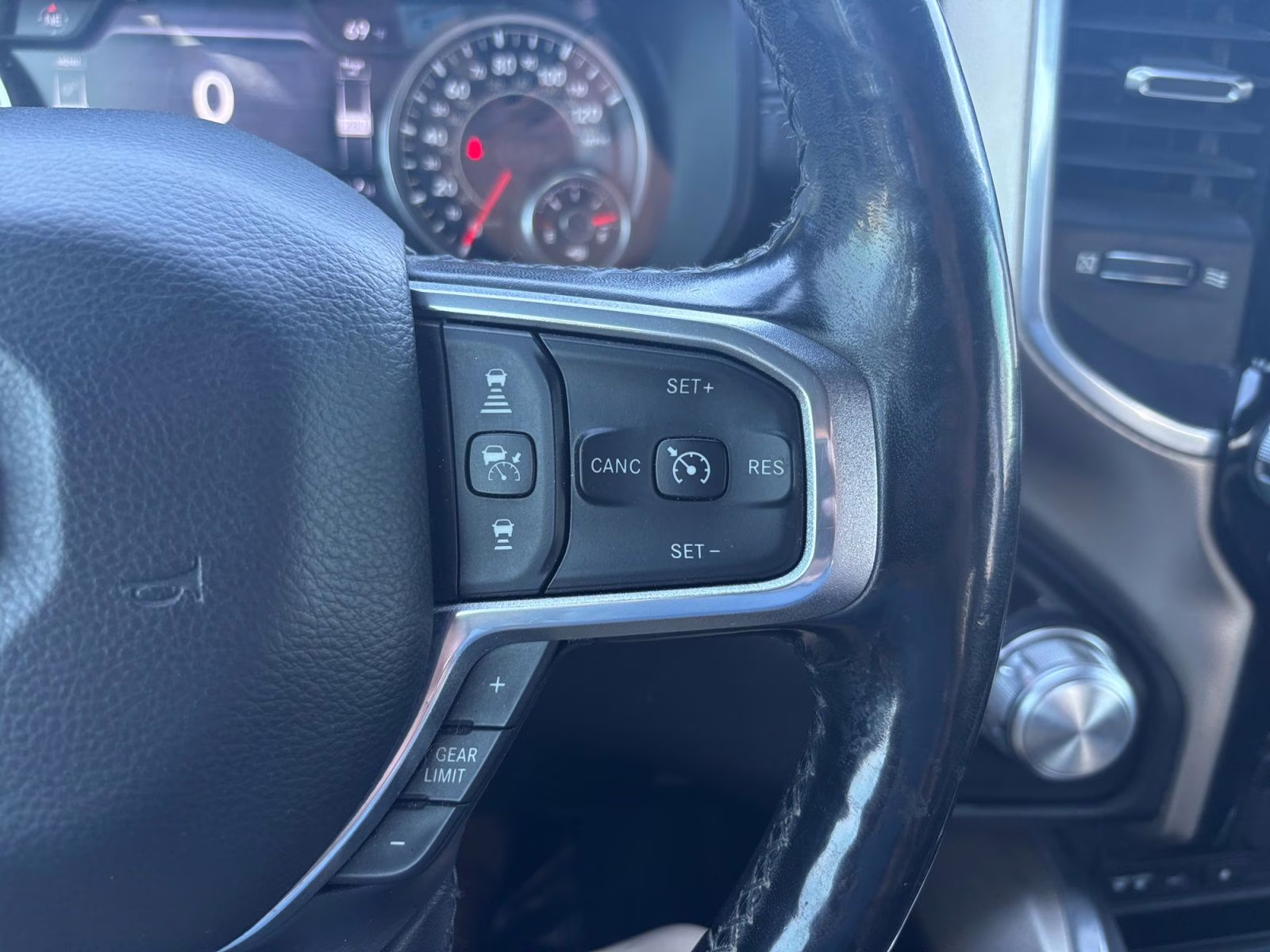 2019 Diamond Black Crystal Pearlcoat Ram 1500 Laramie 4X4 Truck