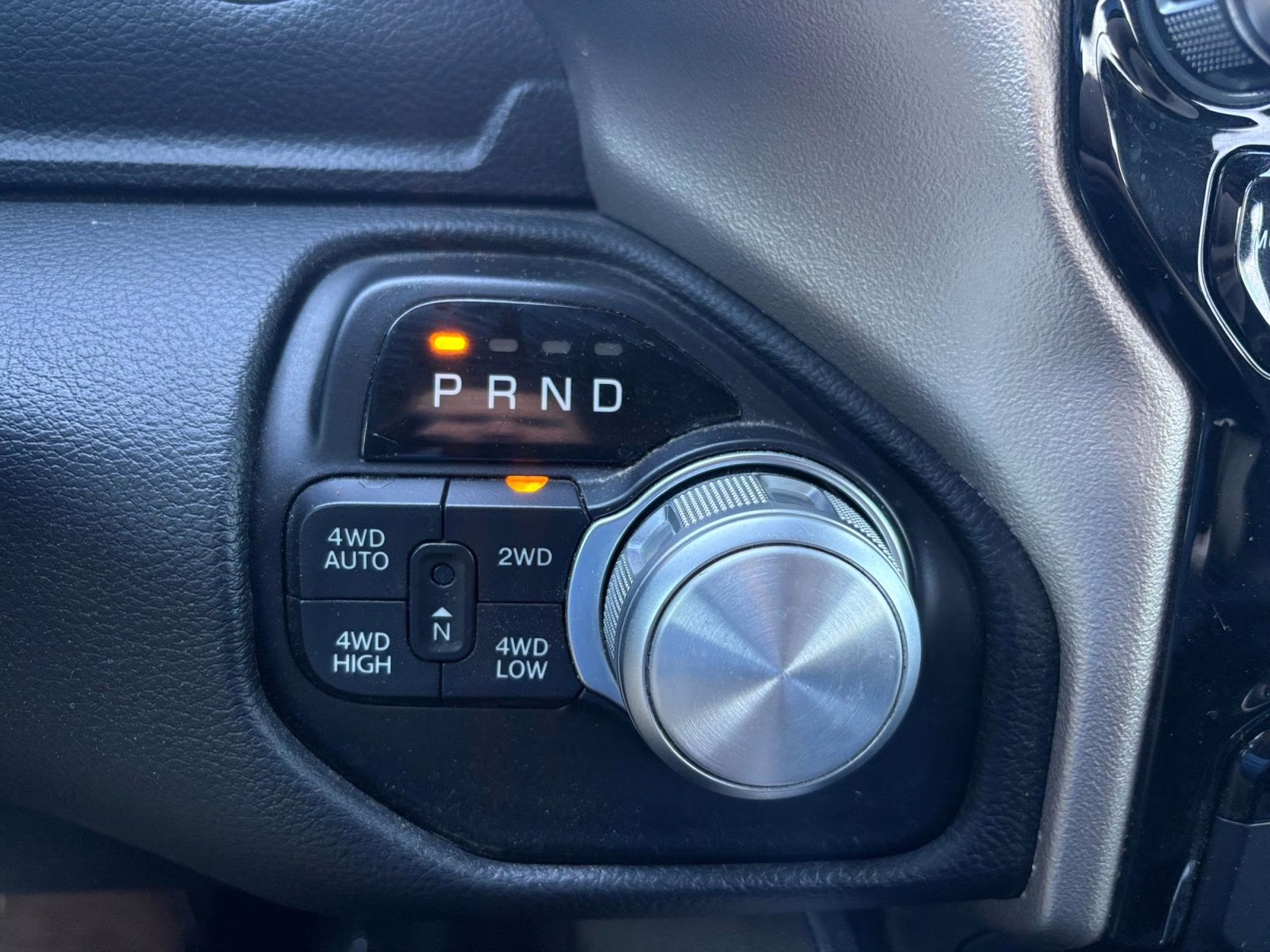 2019 Diamond Black Crystal Pearlcoat Ram 1500 Laramie 4X4 Truck