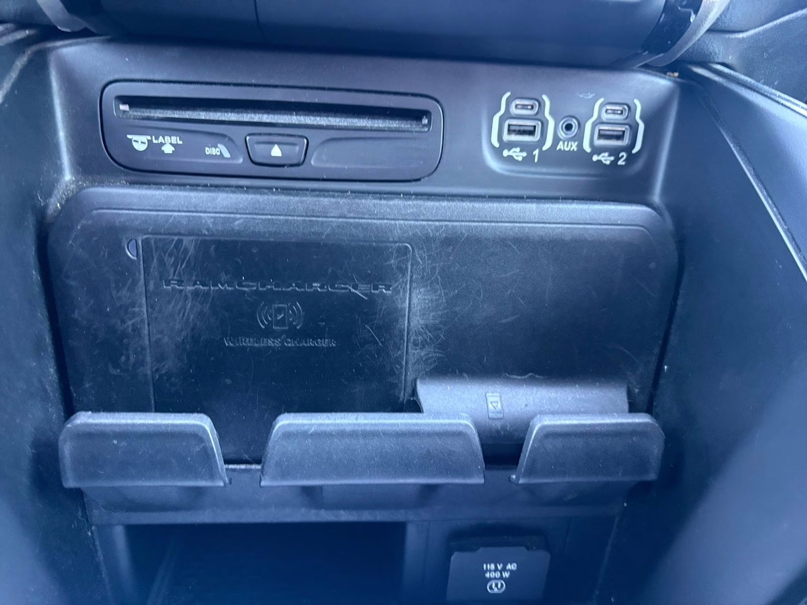 2019 Diamond Black Crystal Pearlcoat Ram 1500 Laramie 4X4 Truck