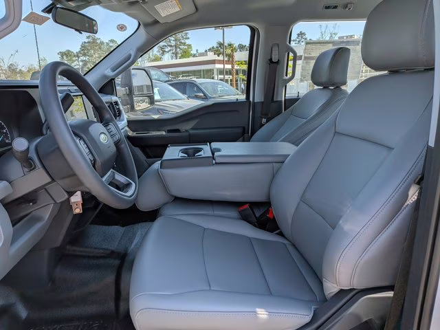 2026 Oxford White Ford Super Duty F-350 DRW XL 4X4 Truck