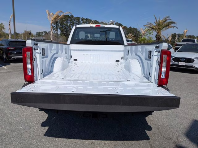 2026 Oxford White Ford Super Duty F-350 DRW XL 4X4 Truck