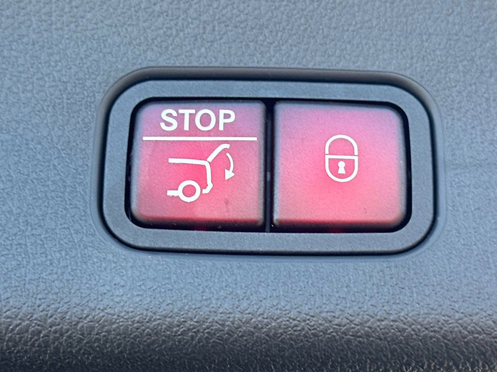 2026 101/040black Mercedes-Benz GLC GLC 300 AWD SUV