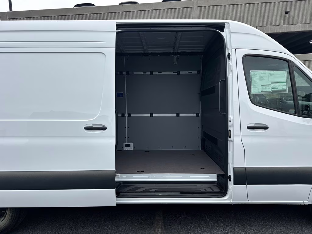 2026 Arctic Mercedes-Benz Sprinter 2500 Cargo 170 WB RWD Van