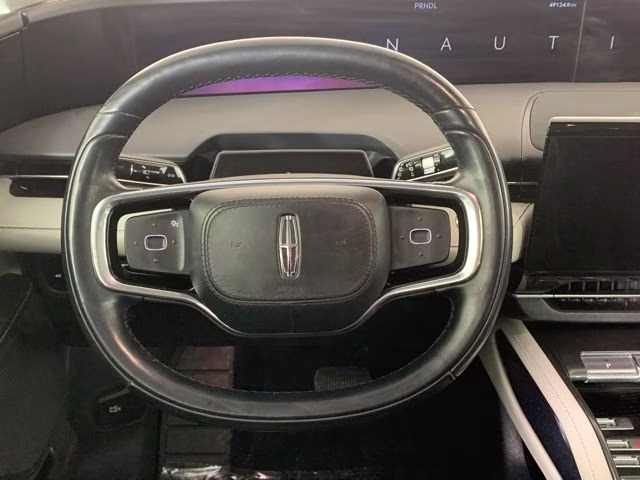 2024 White Platinum Metallic Tri-Coat Lincoln Nautilus Reserve AWD SUV