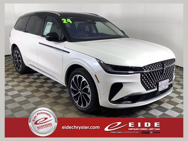 2024 White Platinum Metallic Tri-Coat Lincoln Nautilus Reserve AWD SUV