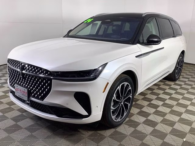 2024 White Platinum Metallic Tri-Coat Lincoln Nautilus Reserve AWD SUV