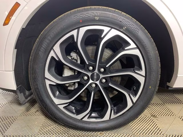 2024 White Platinum Metallic Tri-Coat Lincoln Nautilus Reserve AWD SUV