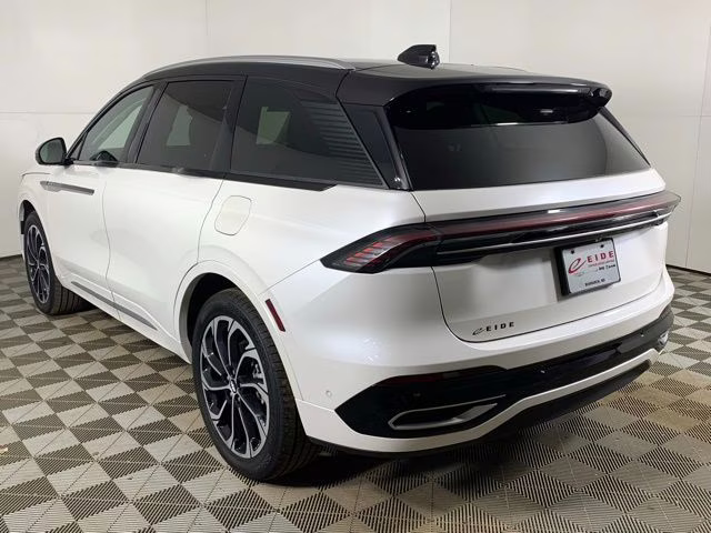 2024 White Platinum Metallic Tri-Coat Lincoln Nautilus Reserve AWD SUV