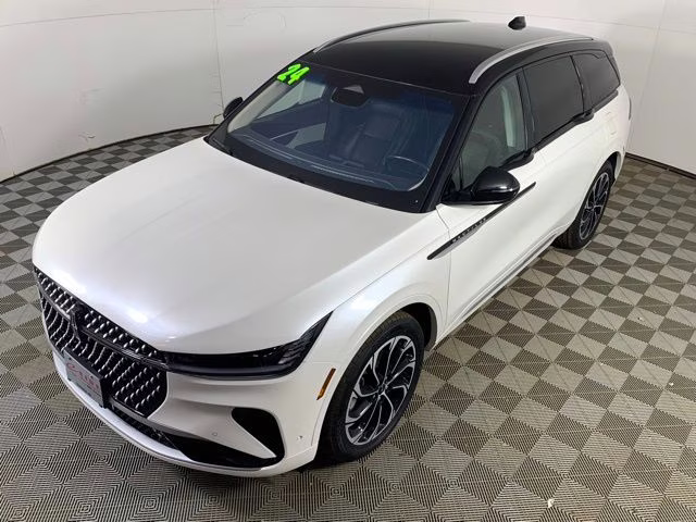 2024 White Platinum Metallic Tri-Coat Lincoln Nautilus Reserve AWD SUV