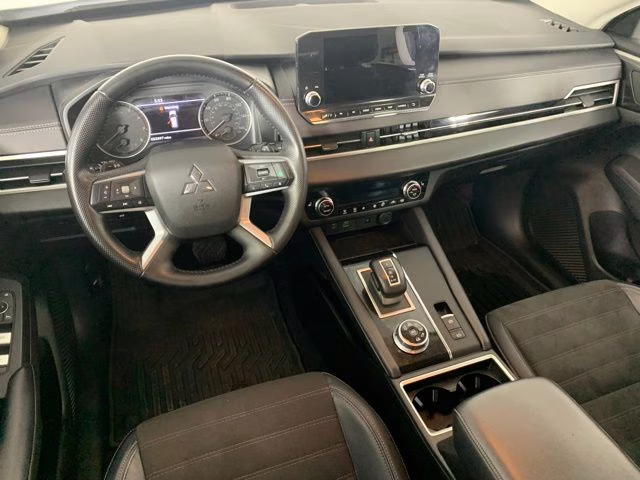 2024 White Diamond Mitsubishi Outlander SE AWD SUV