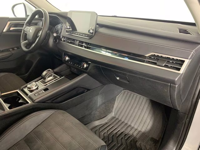 2024 White Diamond Mitsubishi Outlander SE AWD SUV