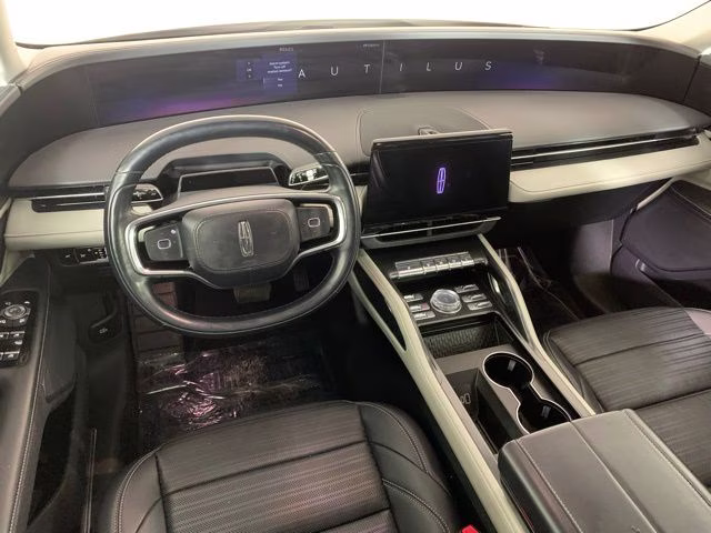 2024 White Platinum Metallic Tri-Coat Lincoln Nautilus Reserve AWD SUV