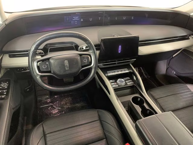 2024 White Platinum Metallic Tri-Coat Lincoln Nautilus Reserve AWD SUV