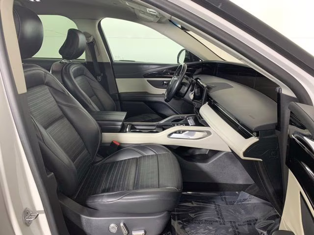 2024 White Platinum Metallic Tri-Coat Lincoln Nautilus Reserve AWD SUV