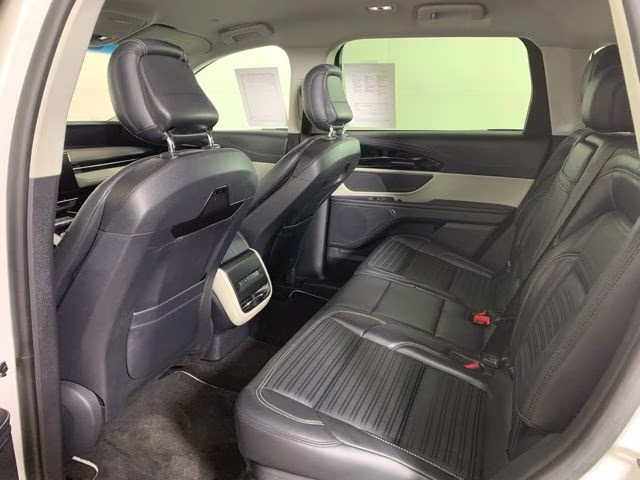 2024 White Platinum Metallic Tri-Coat Lincoln Nautilus Reserve AWD SUV