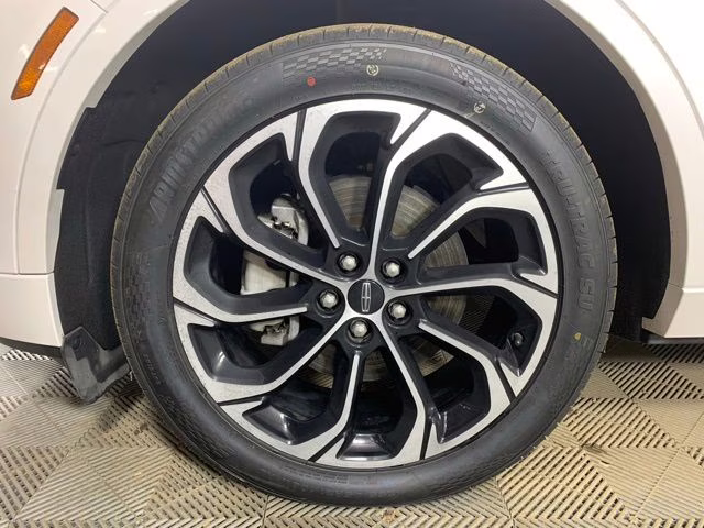 2024 White Platinum Metallic Tri-Coat Lincoln Nautilus Reserve AWD SUV