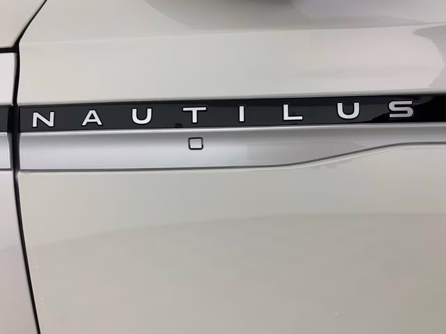 2024 White Platinum Metallic Tri-Coat Lincoln Nautilus Reserve AWD SUV
