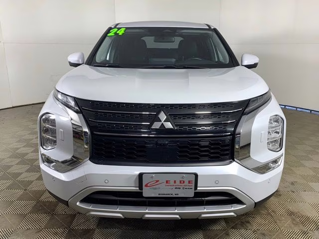 2024 White Diamond Mitsubishi Outlander SE AWD SUV